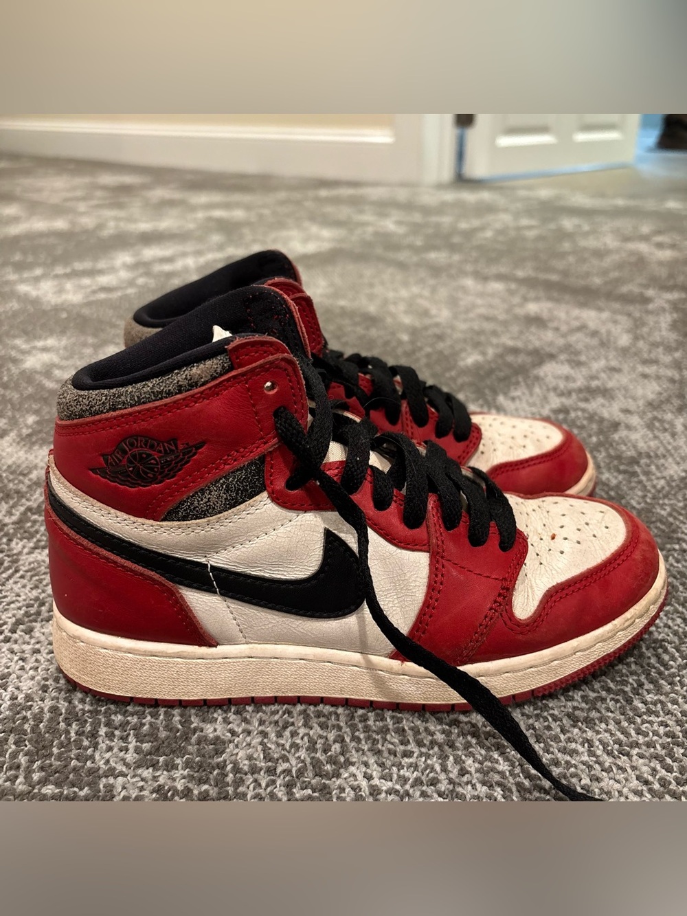 Jordan 1 Retro High OG Chicago Lost and Found GS Size 4Y